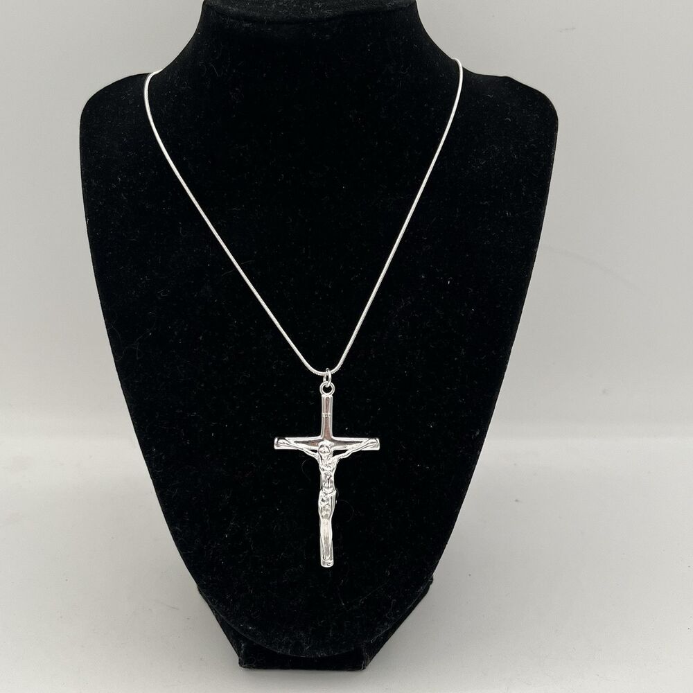 Beautiful Silver Plated Cross Crucifix On Snake Chain Silver Tone Christian